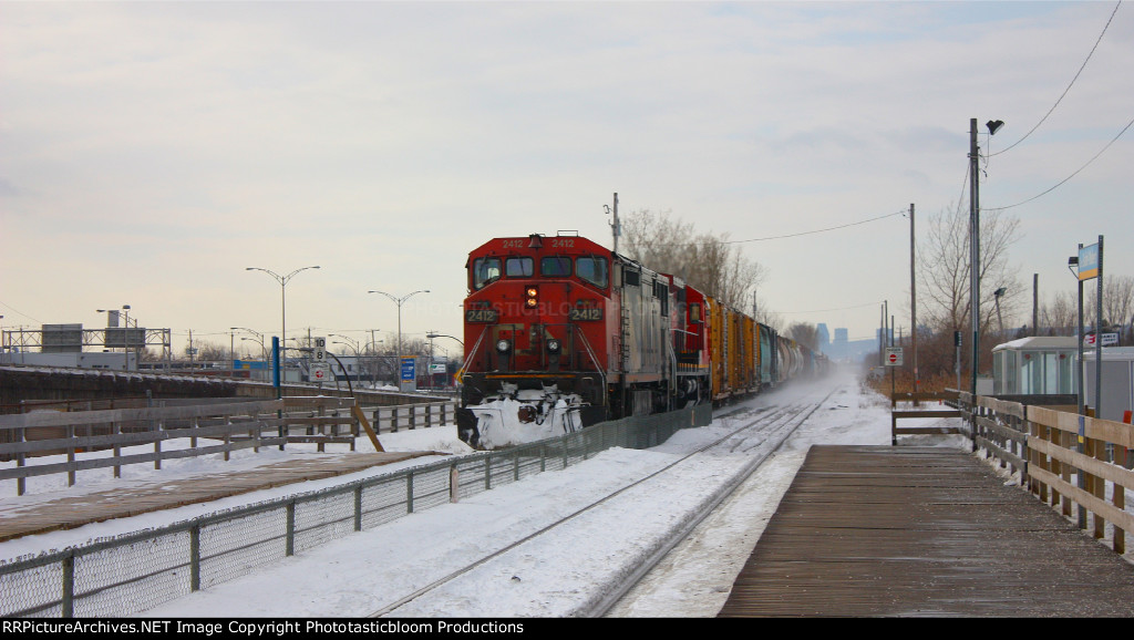 CN 2412